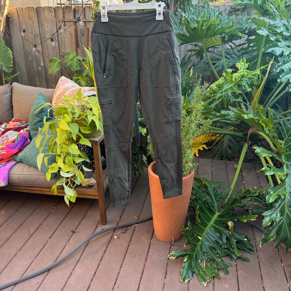 Athleta Headlands Hybrid Cargo Tights